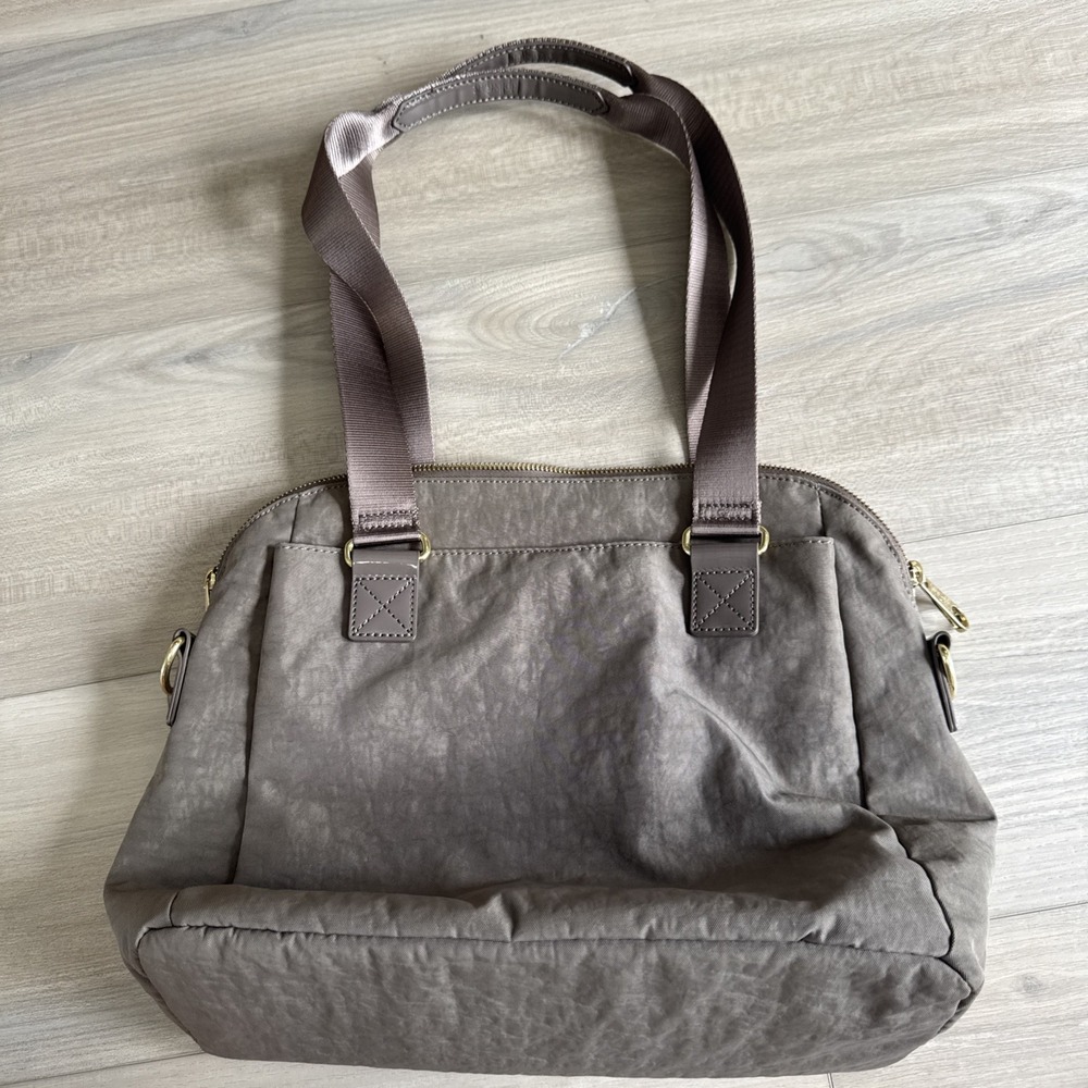 Kipling Dolan Nylon Patent Leather Shoulder Bag Beige Taupe Brown Gold Like New - Picture 2 of 16